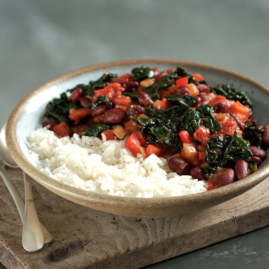 Picture of a Vegetable Chilli with Spicy Cavolo Nero Crisps