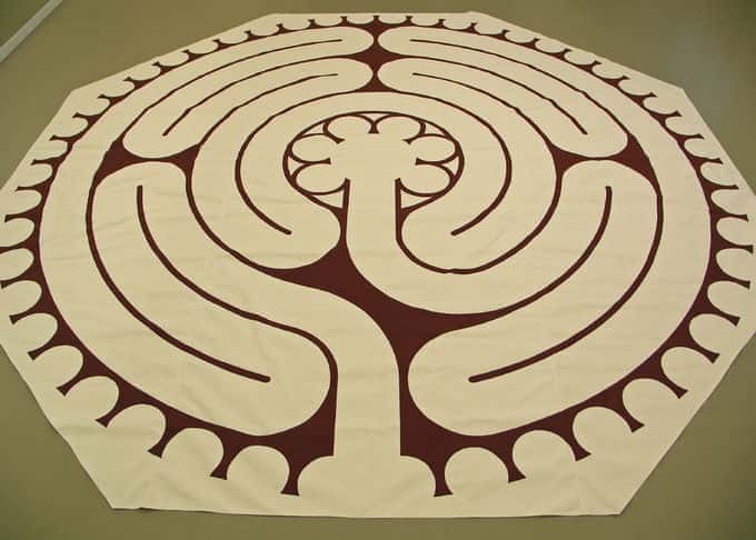 The \'Chartres Concise\' portable labyrinth - Original adaptation of The Chartres labyrinth