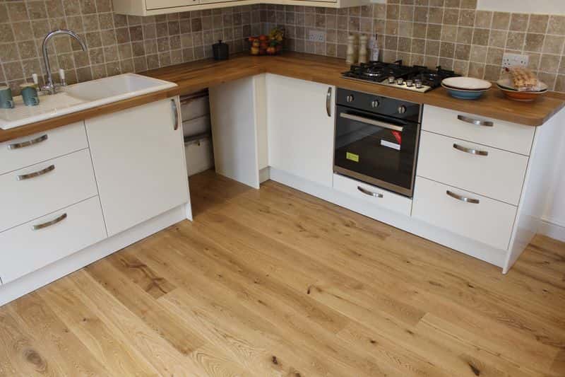 Pro - 15x140mm Engineered Oak Lacquered - Character Grade