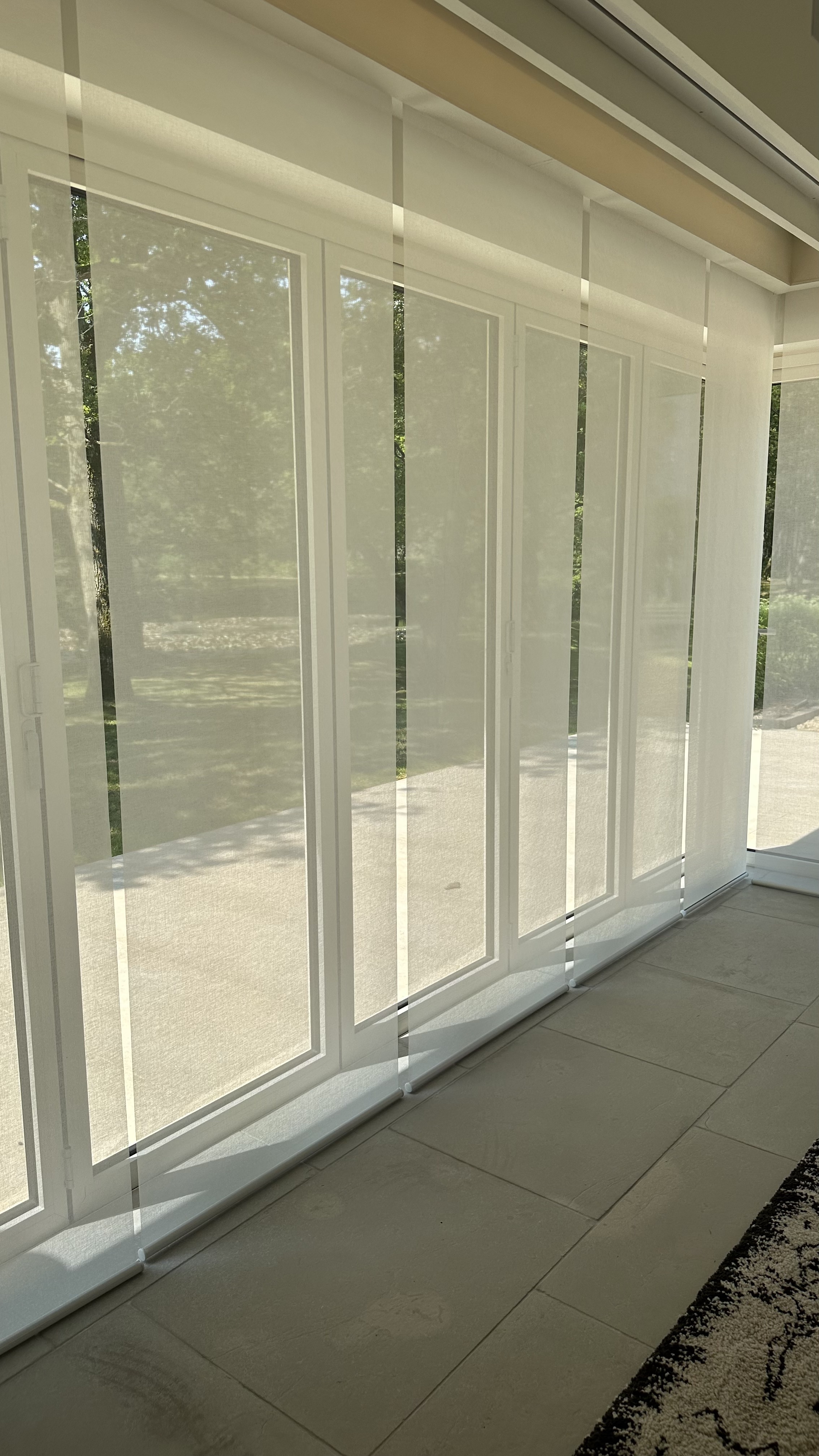 Renaissance_Interiors_Hartley_Wintney_LakesideHomeOffice_Automated_Blinds.JPG 02