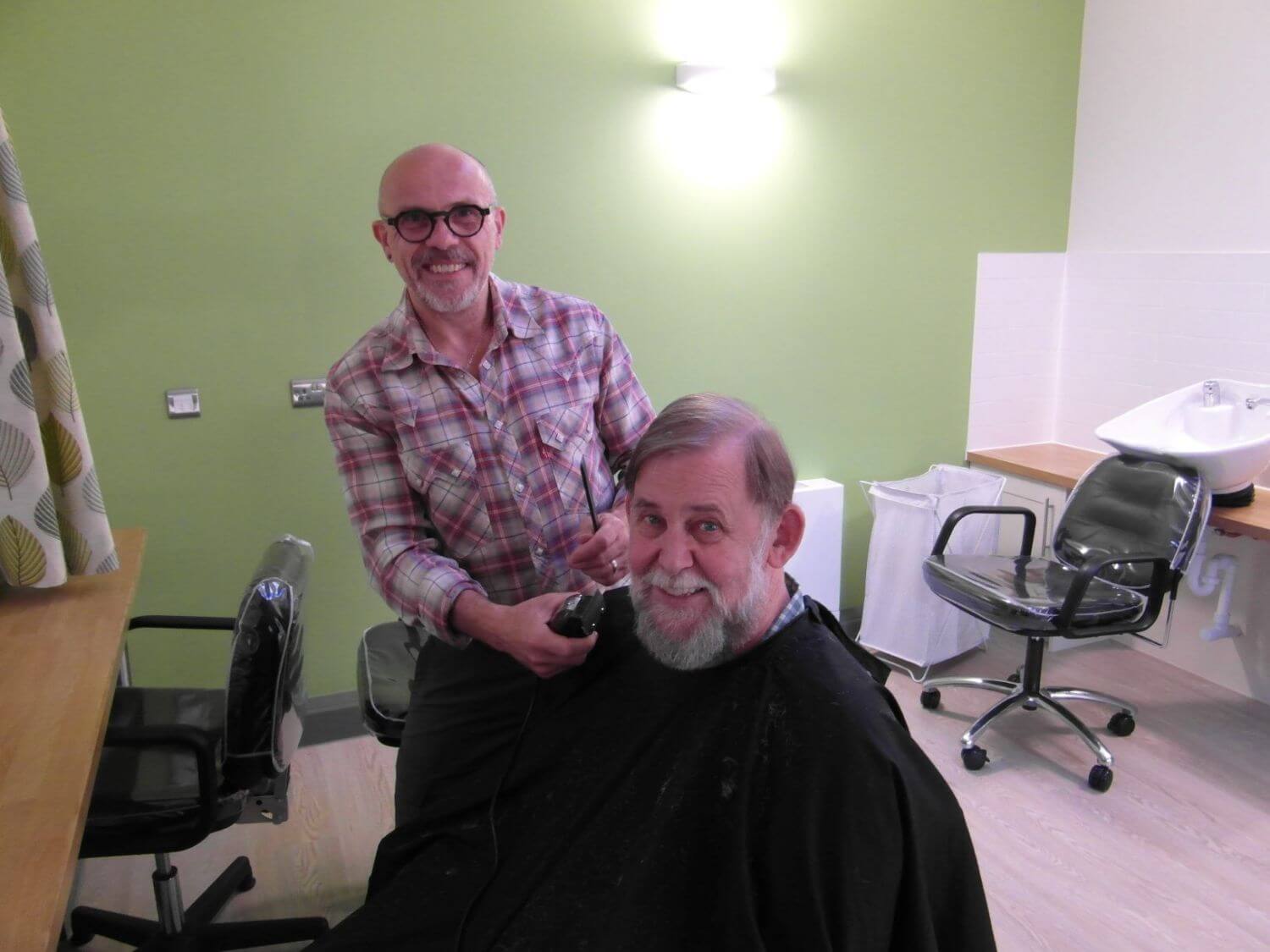 Shaun cutting hair