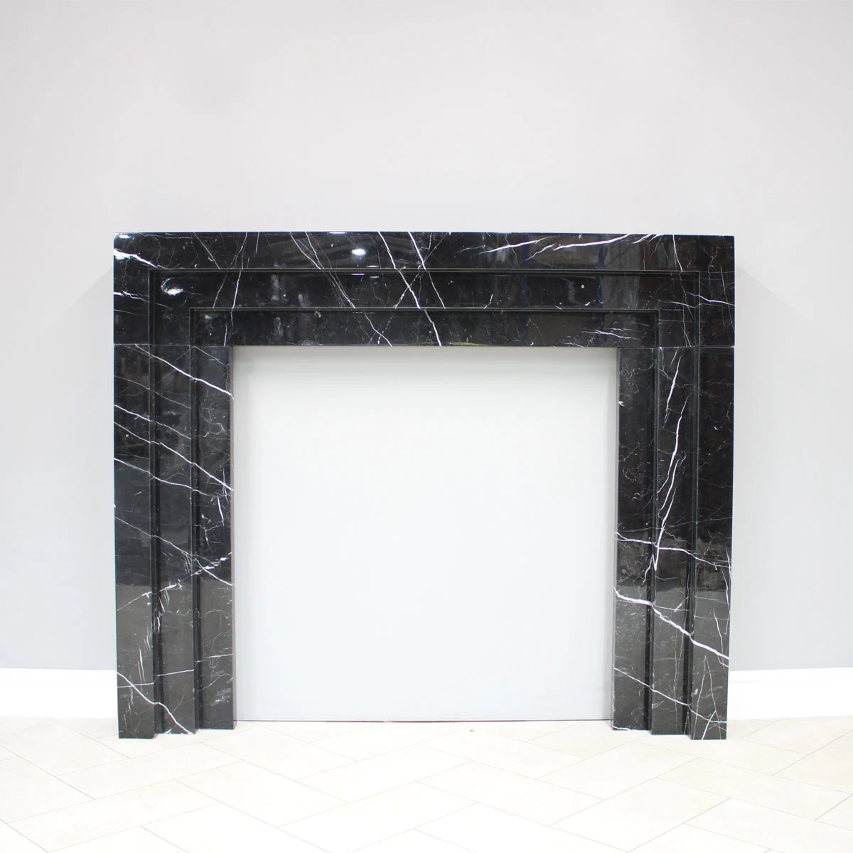 1420 '3-step' Jupiter in Polished Nero Marquina
