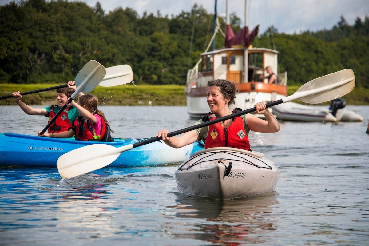 Family Canoeing on the Beaulieu River.