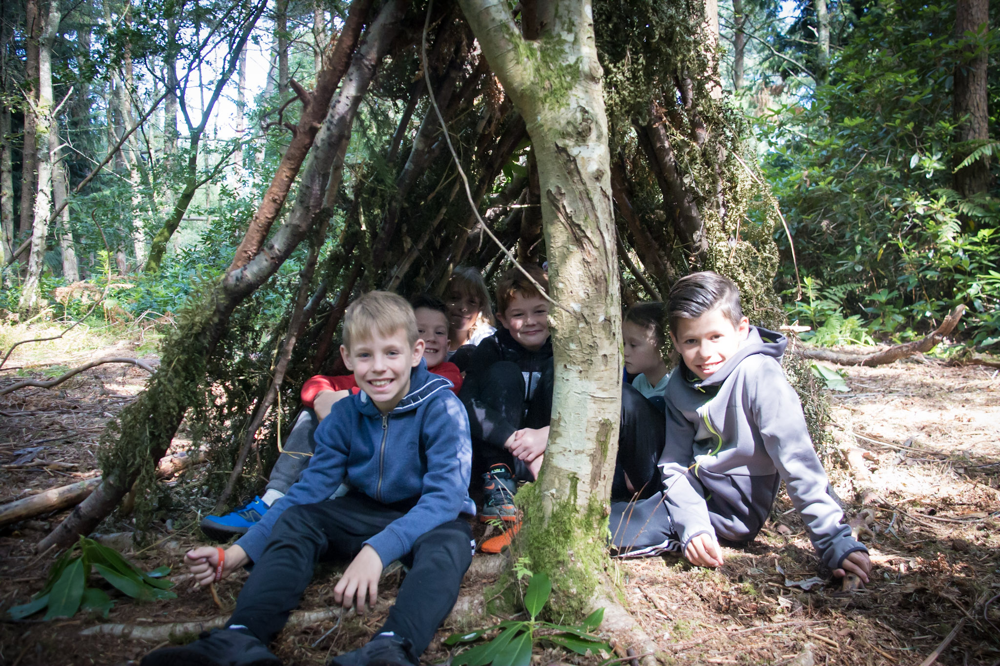 Natural woodland crafts in a bushcraft session
