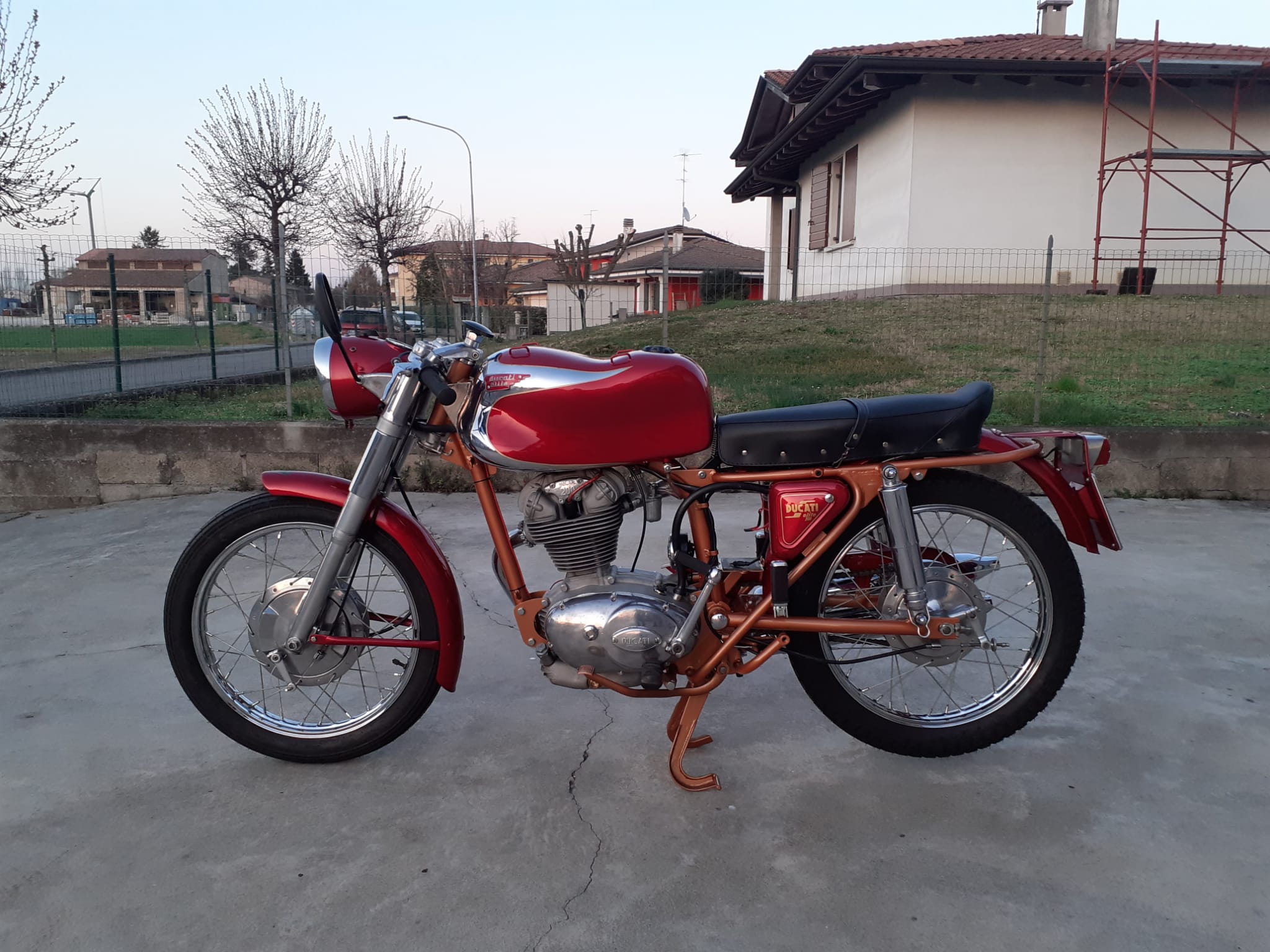 Ducati 200 Elite  5