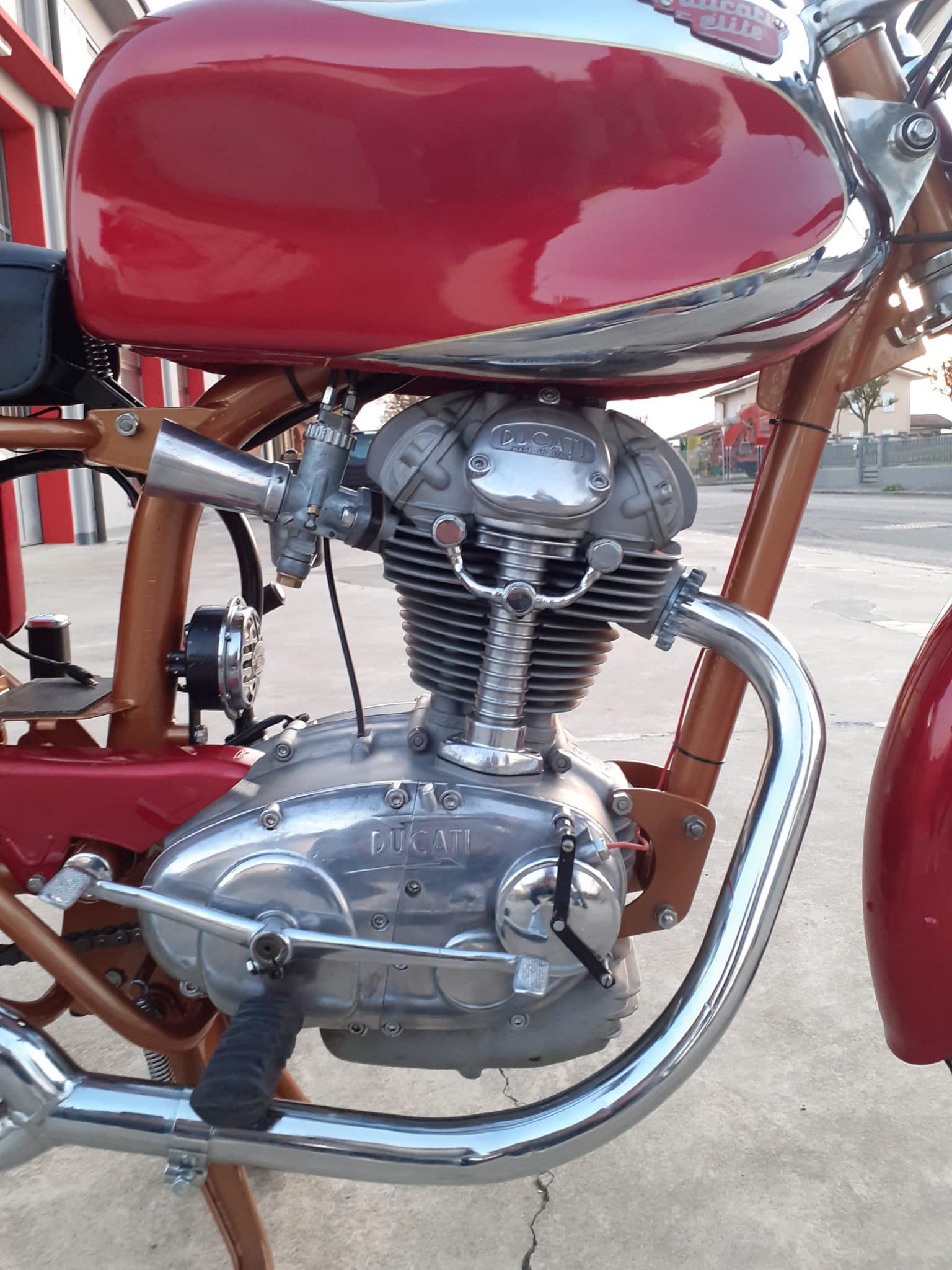 ducati elite 8