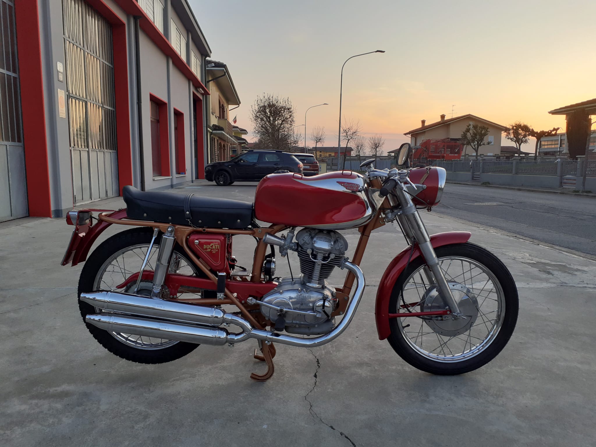Ducati 200 Elite 01
