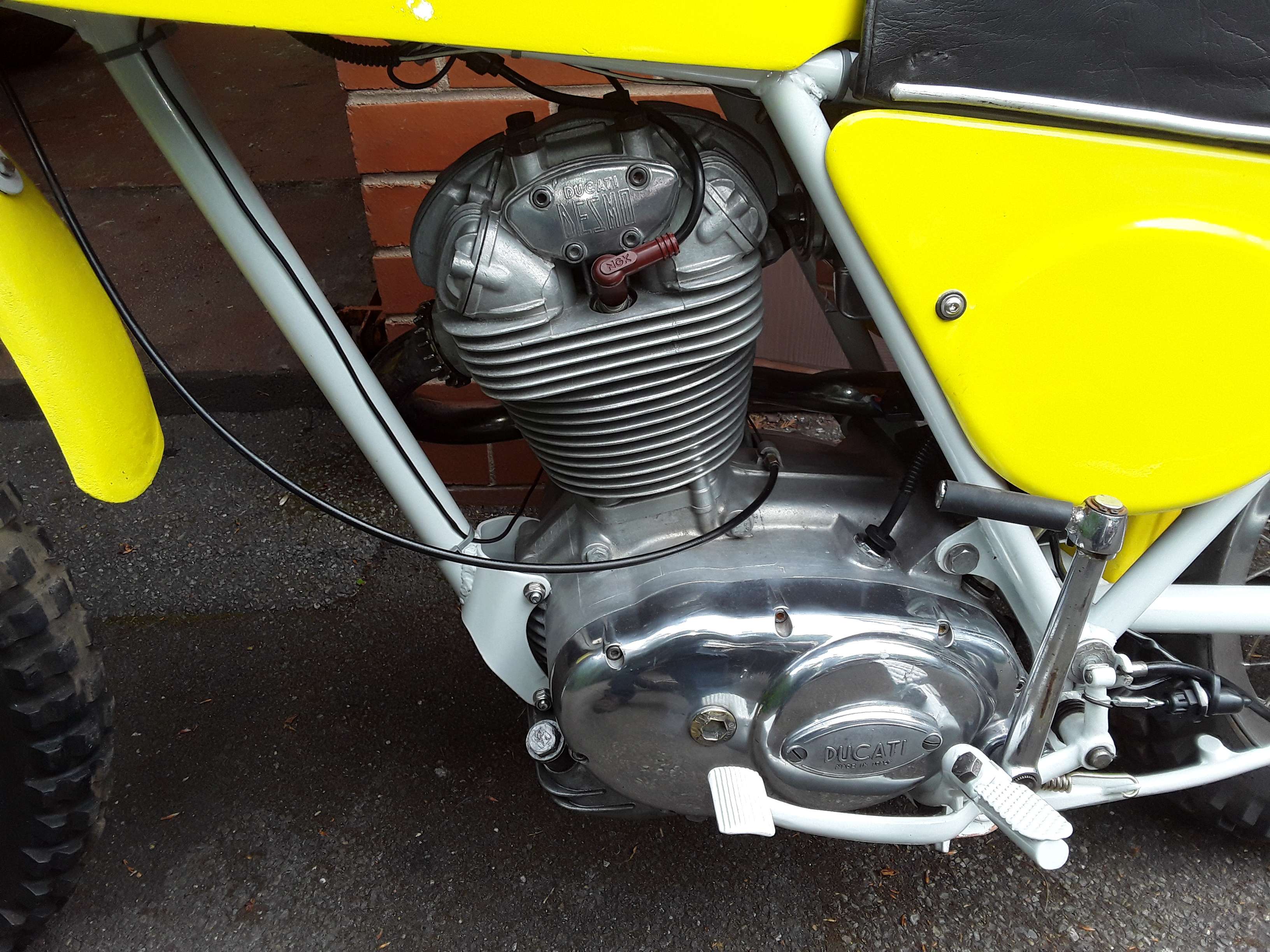 Ducati 450 R/T Desmo 01