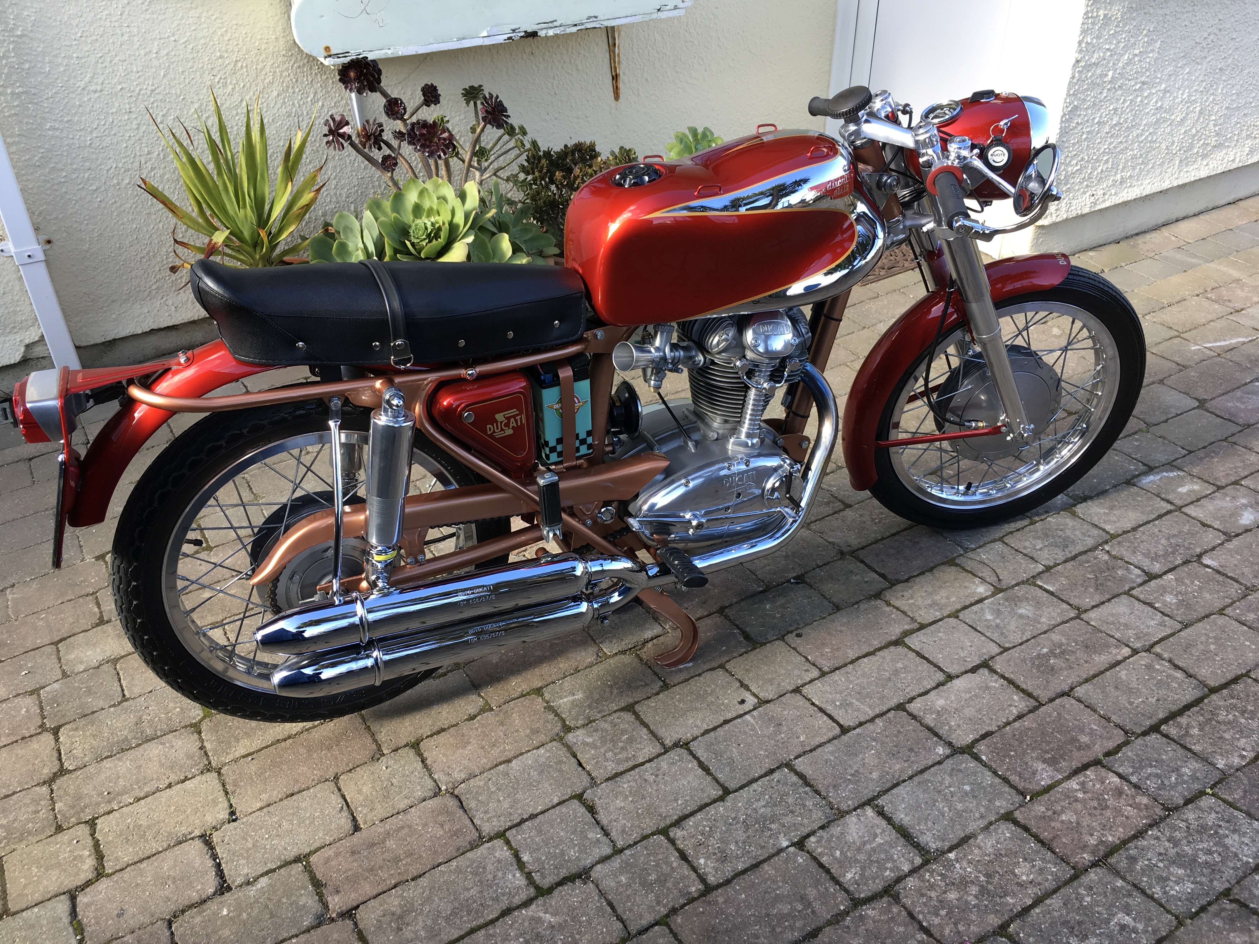 Ducati 200 Elite 01