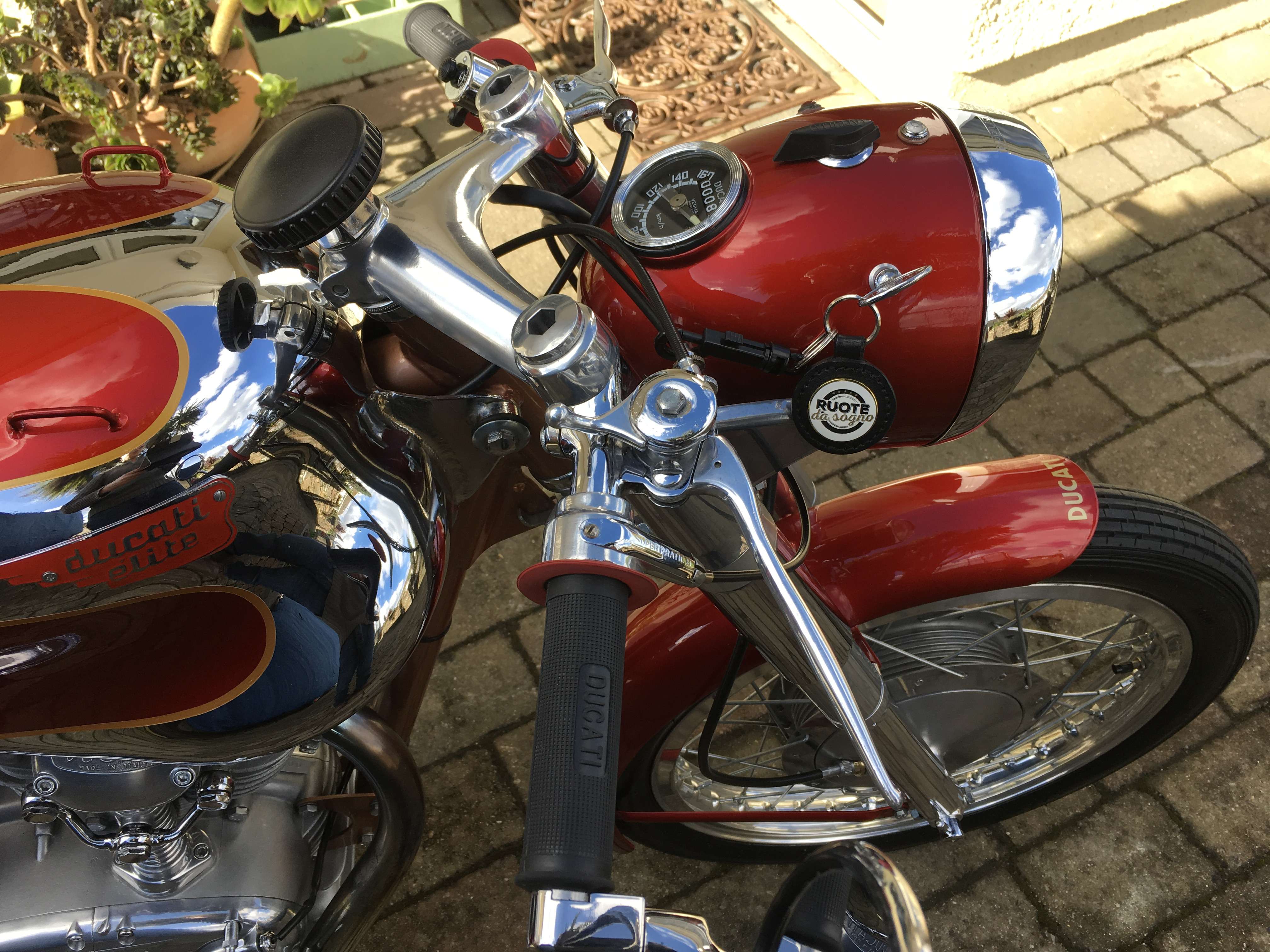 Ducati 200 Elite 3