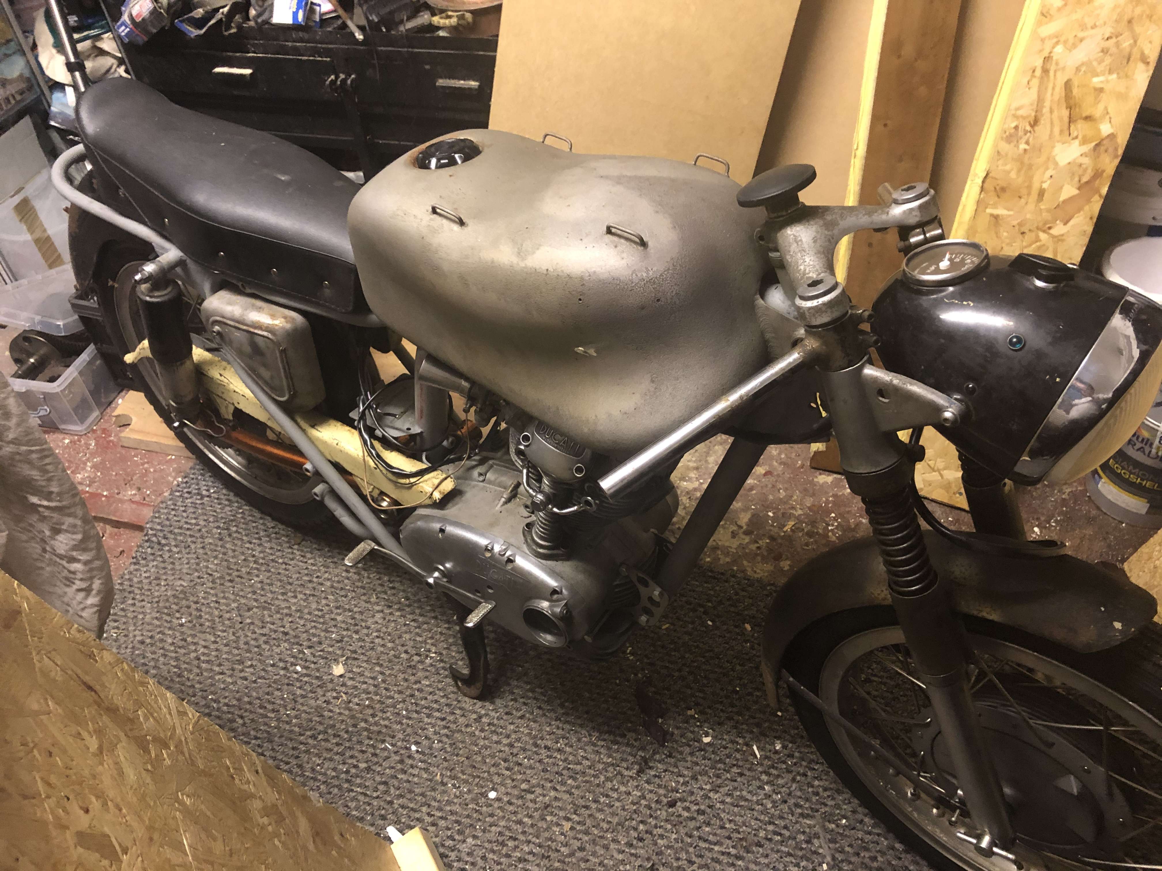 Ducati 200 elite 01