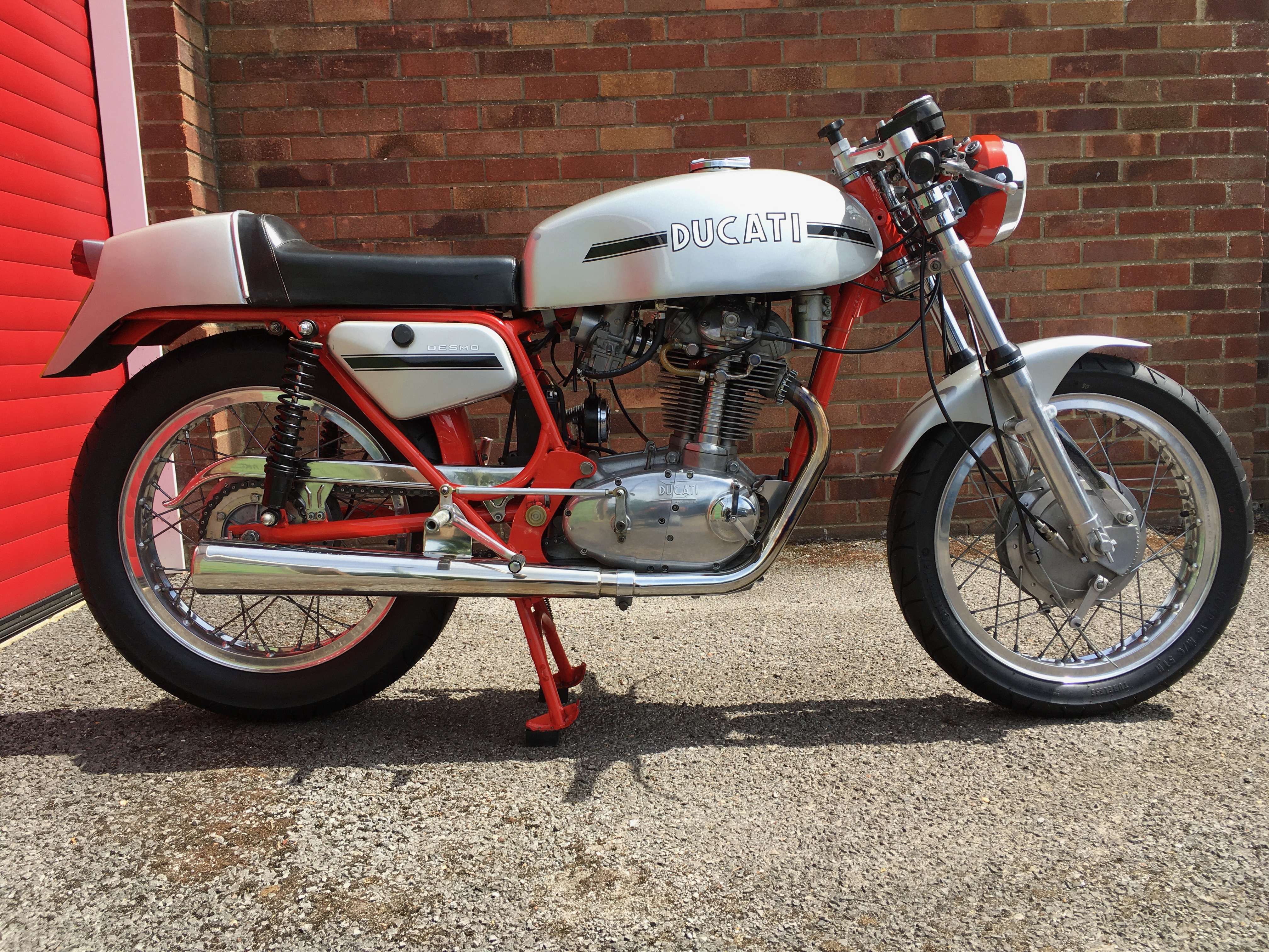 Ducati 450 Desmo 1972 01