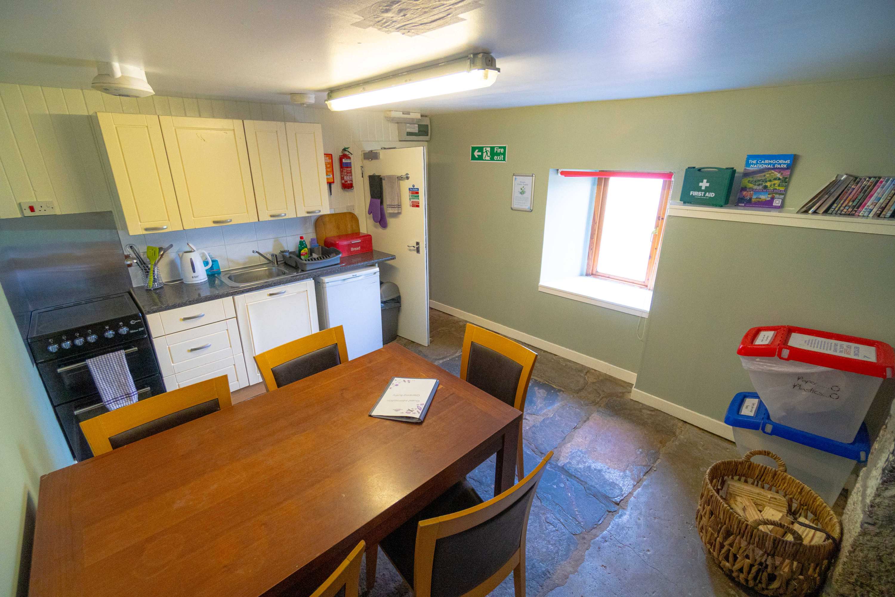 Glenbeg Bothy kitchen and dining area