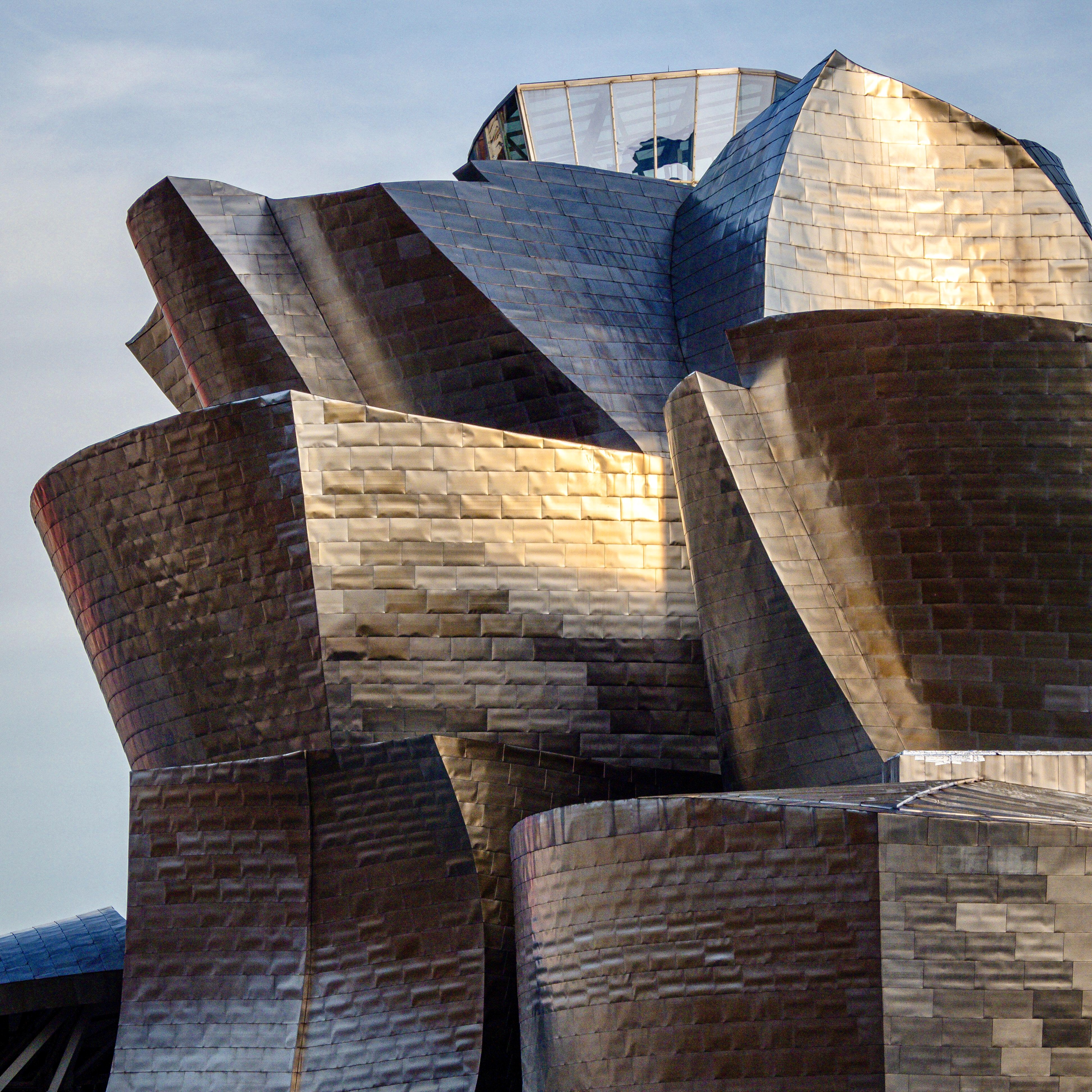 Photo representing the 'Remembering legendary architect Frank Gehry' article