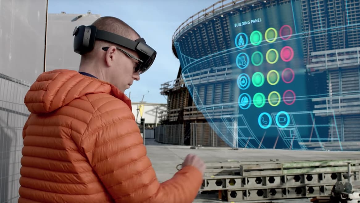 Constructing a museum with microsofts new ar headset