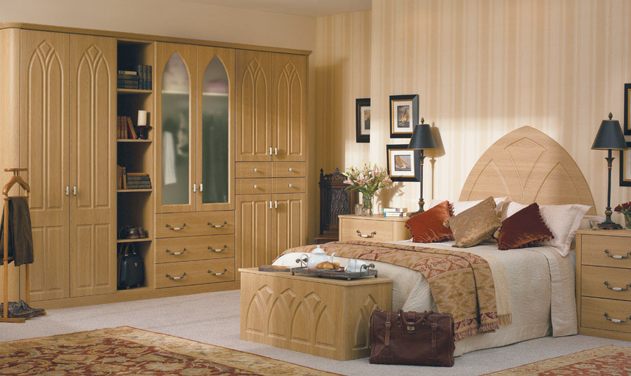 Bella Lissa Oak Gothic Bedroom