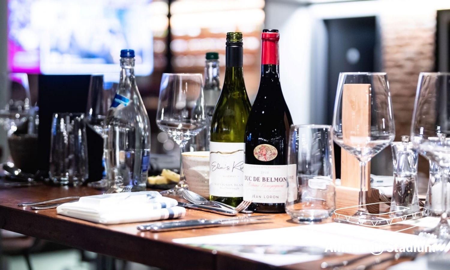 1000x600 private suites.jpg