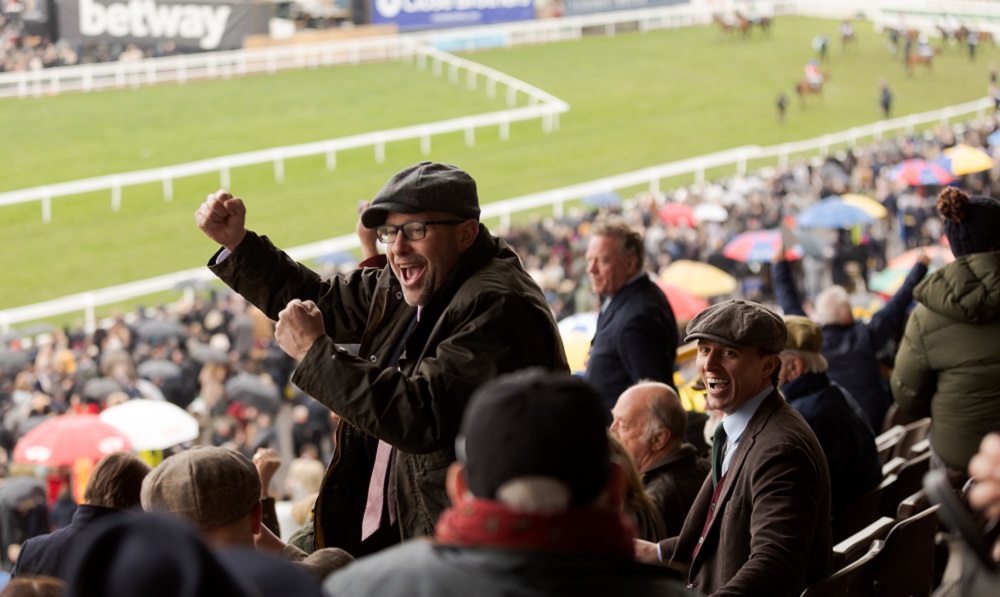 Images/Package_Images/Horse-Racing/Cheltenham/General-crowd.jpg