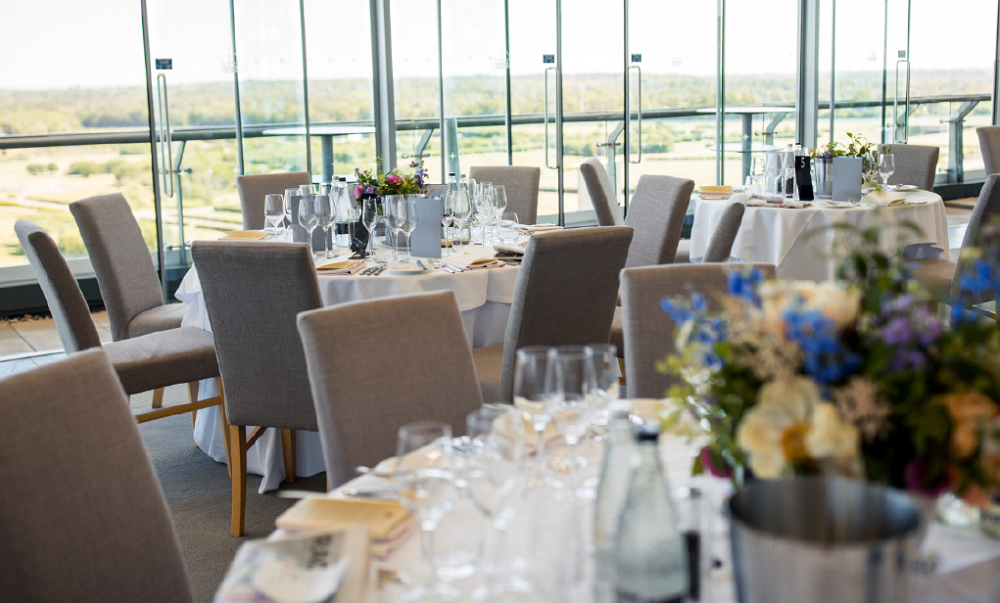 Images/Package_Images/Horse-Racing/Royal-Ascot/2025/Panoramic restaurant.png