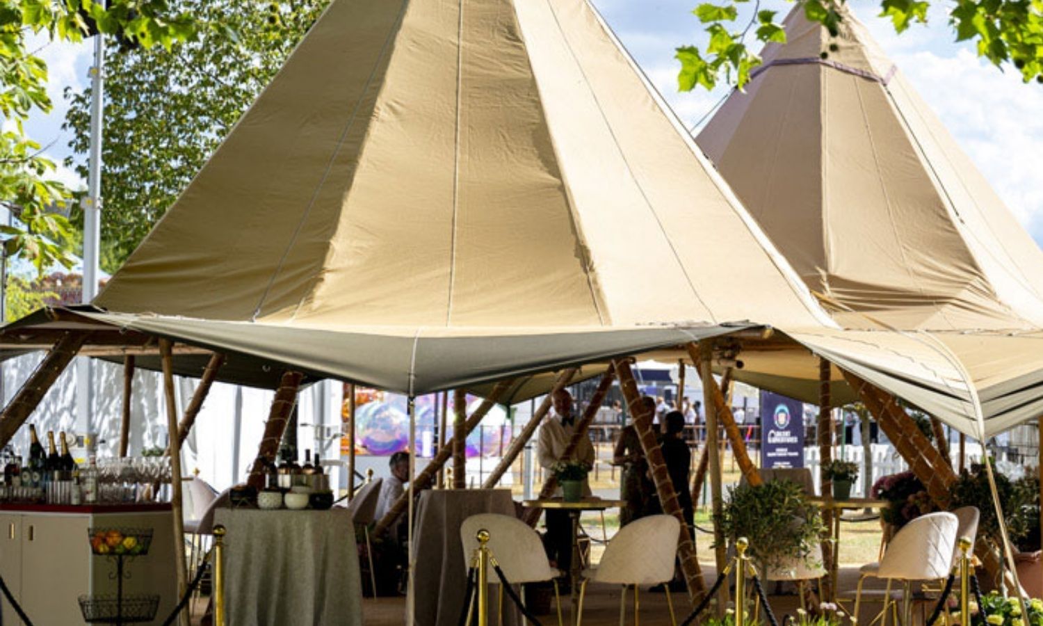 tipis.jpg