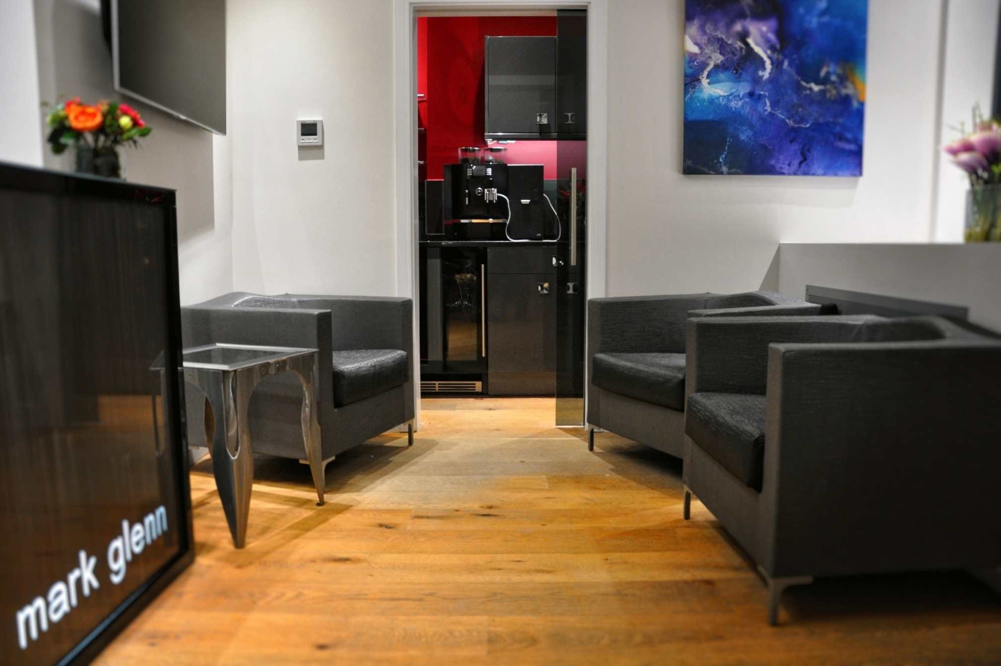 Free refreshments from our restaurant-quality coffee bar including a choice of teas and over 20 different coffees at Mark Glenn's London Hair Extensions Studio