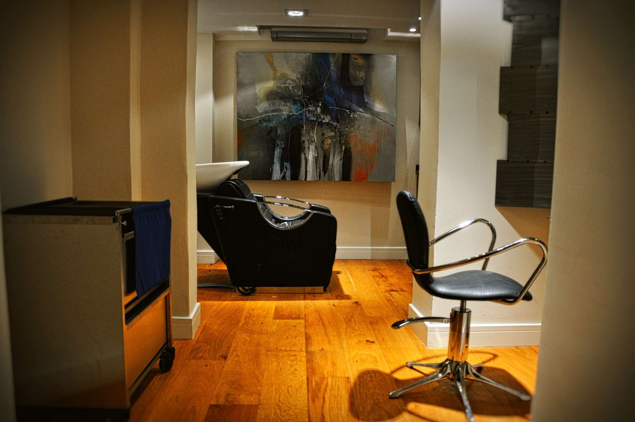 Peaceful, self-contained styling suites for those needing total privacy at Mark Glenn's London Hair Extensions Studio