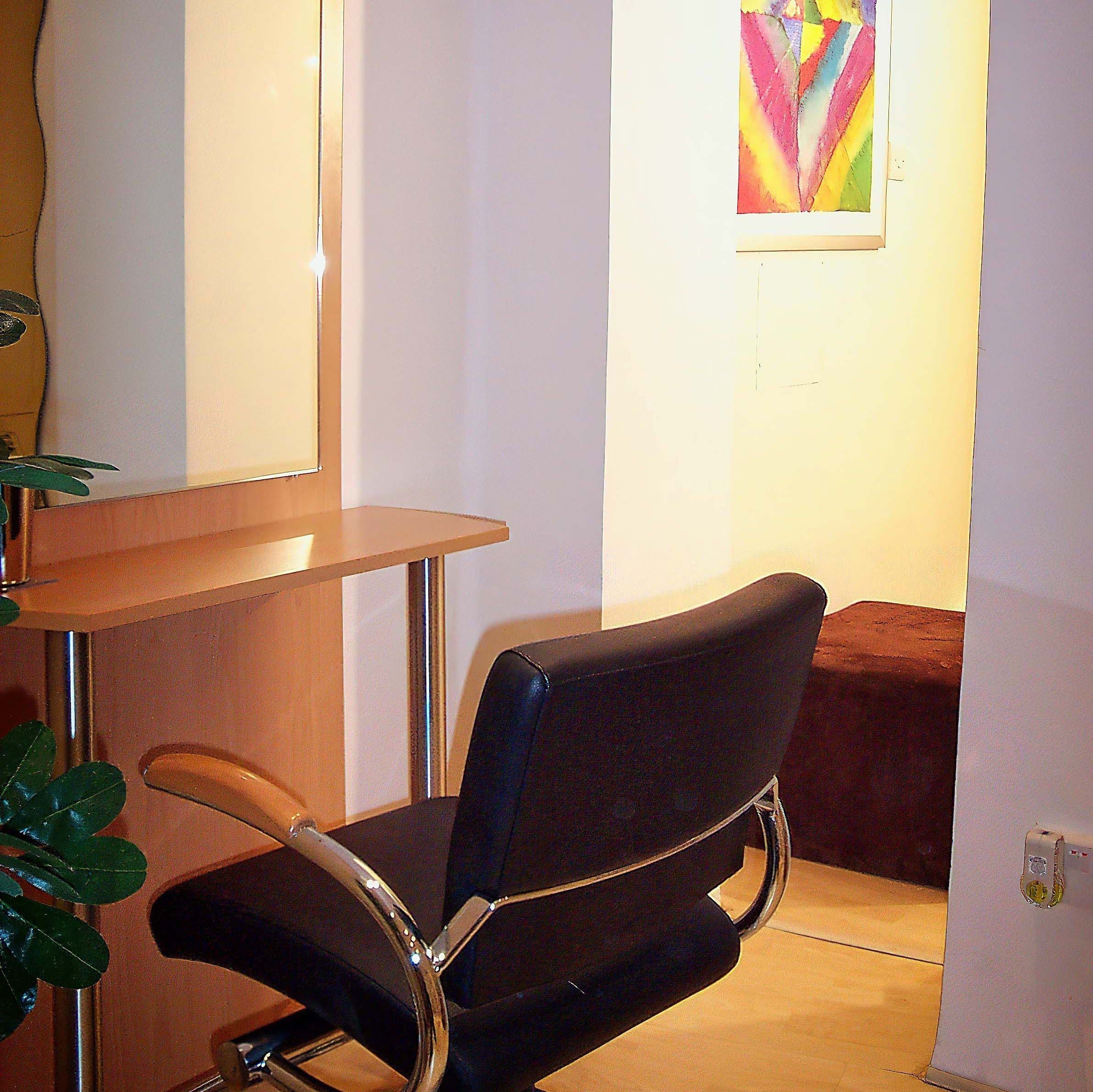 Styling station at Mark Glenn's first hair extension studio in London's New Bond Street, 2001