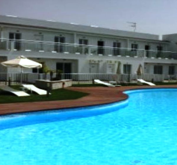 Modern 1 bedroom flat on complex w pool & cafe