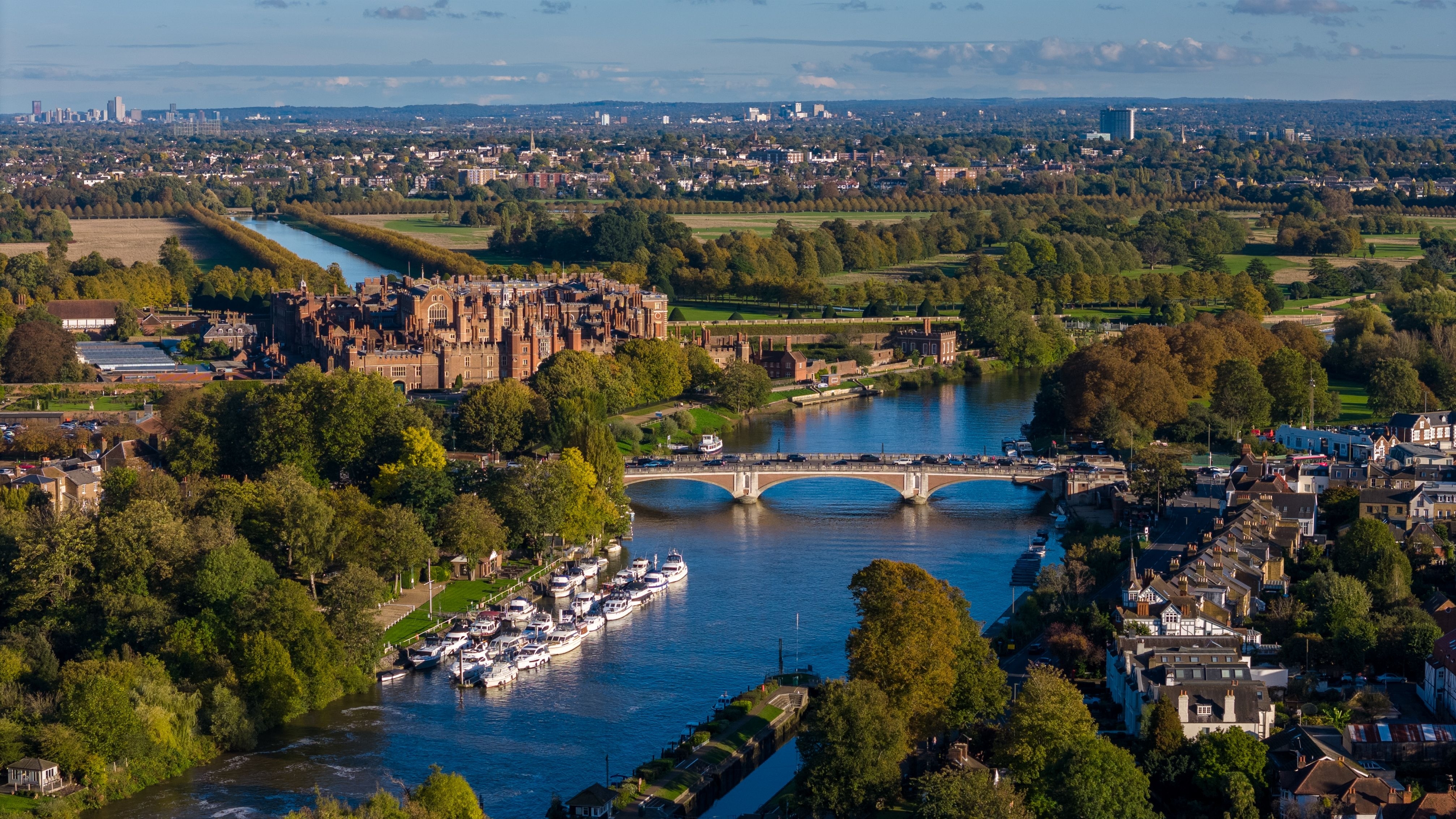 River Thames through Reading