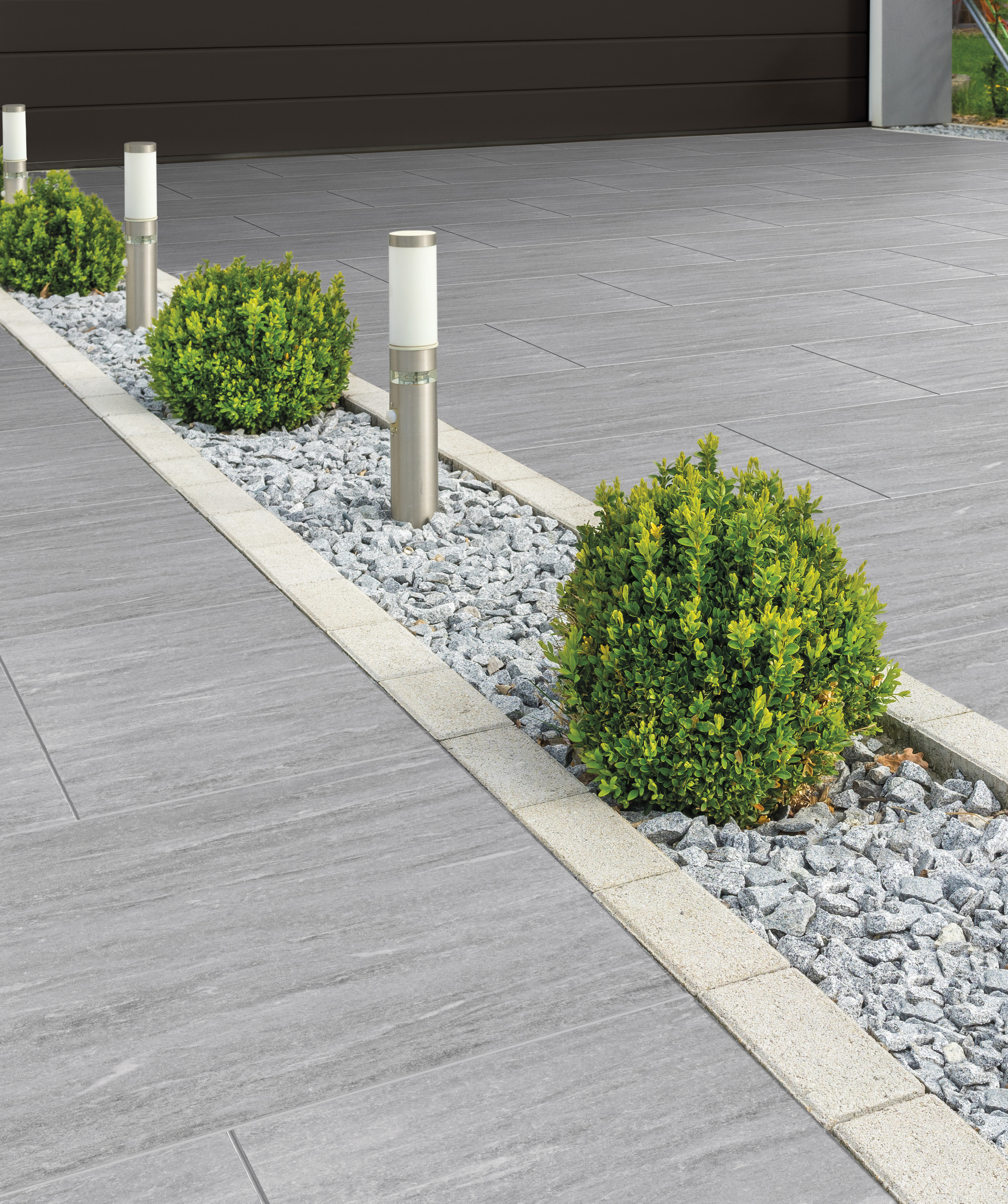 Vals Light Grey porcelain with gravel garden