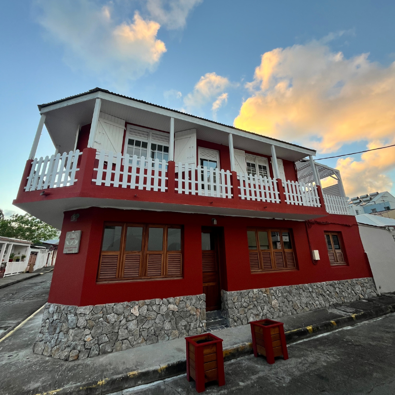 pierre-naturelle-des-templiers-beige-marches-omstone-caraibes-martinique