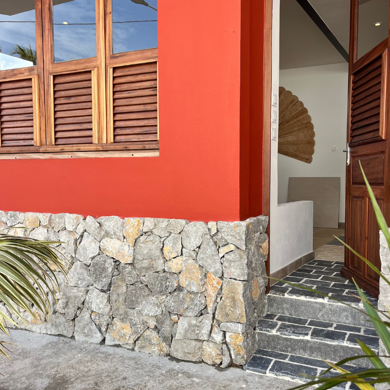 pierre-naturelle-parement-bleu-blue-stone-omstone-caraibes-martinique