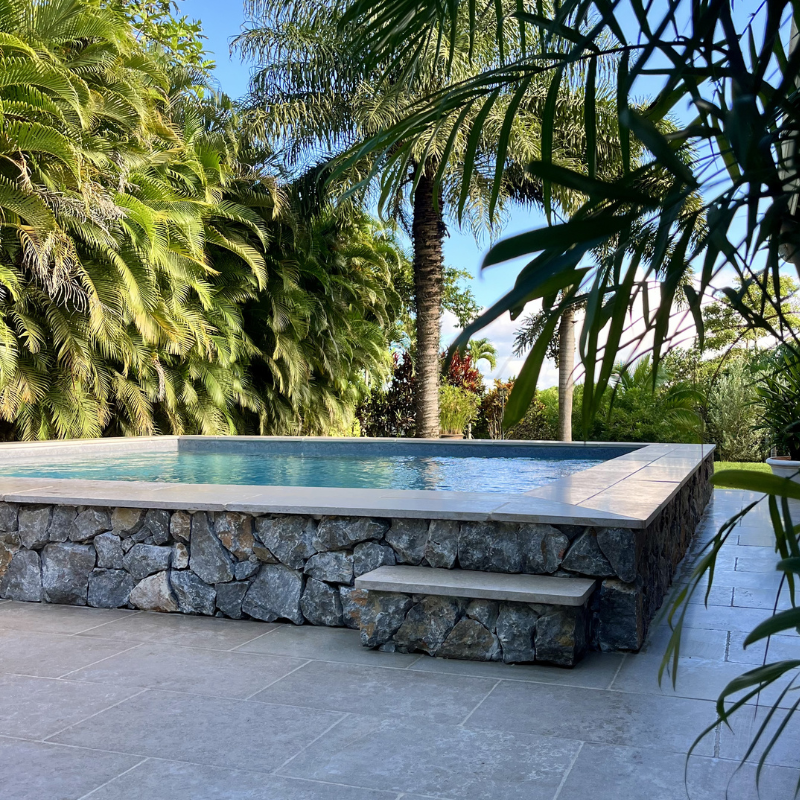 pierre-naturelle-parement-gris-omstone-caraibes-martinique