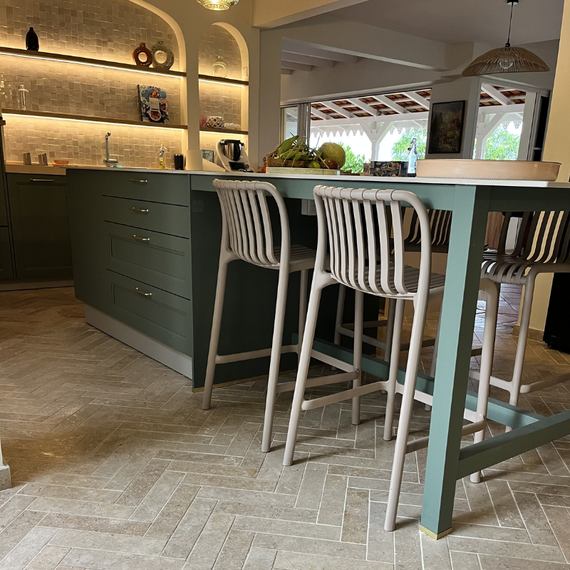 pierre-naturelle-des-templiers-beige-brossee-omstone-caraibes-martinique