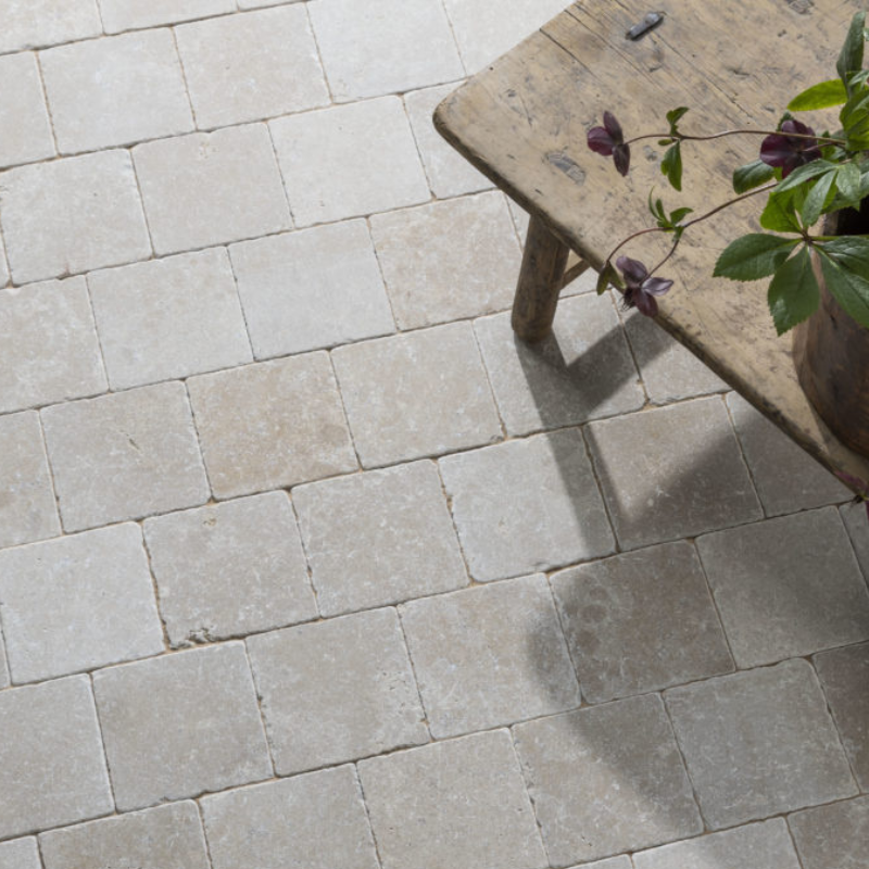 pierre-naturelle-des-templiers-beige-piscine-omstone-caraibes-martinique