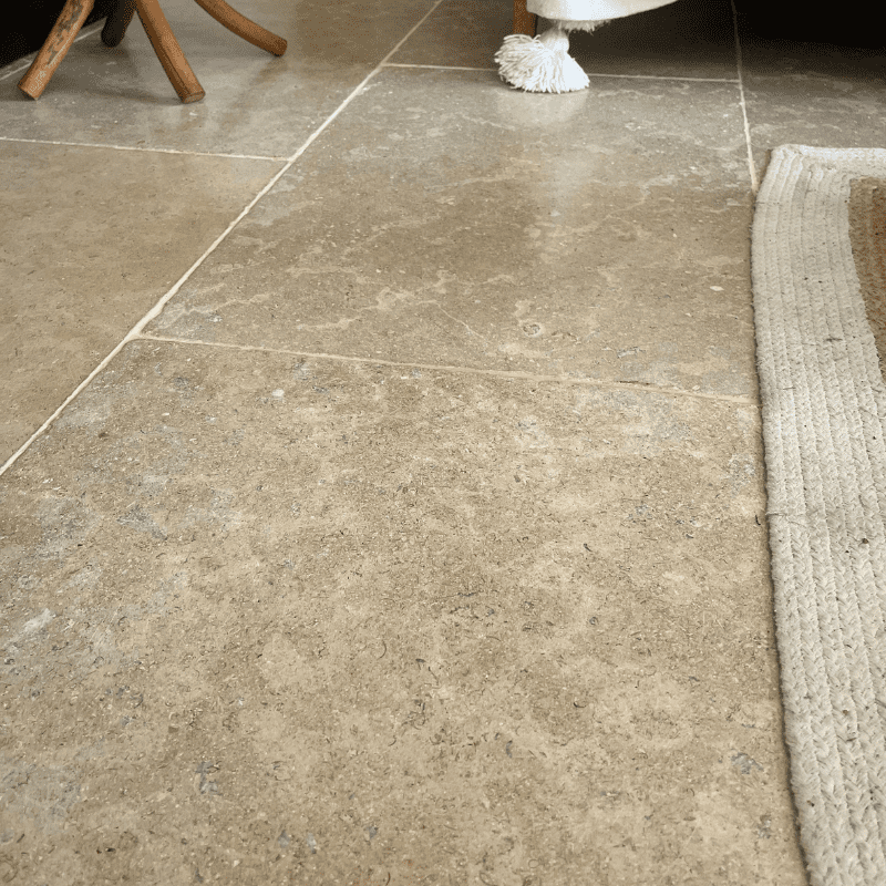 pierre-naturelle-des-templiers-cendre-interieur-omstone-caraibes-martinique