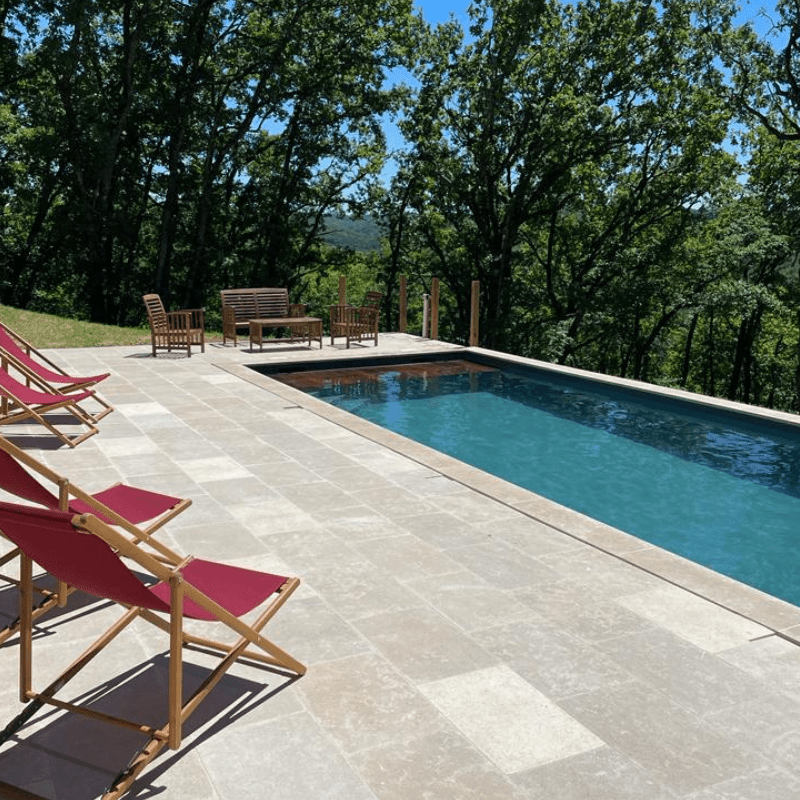 pierre-naturelle-des-templiers-beige-piscine-omstone-caraibes-martinique