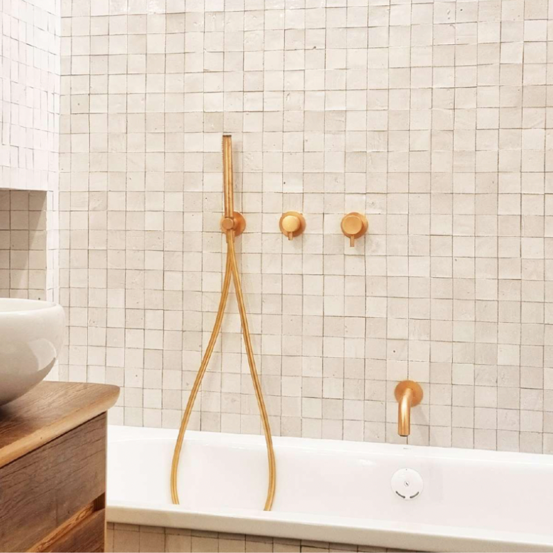 Zellige artisanal en terre cuite émaillée pour décoration murale