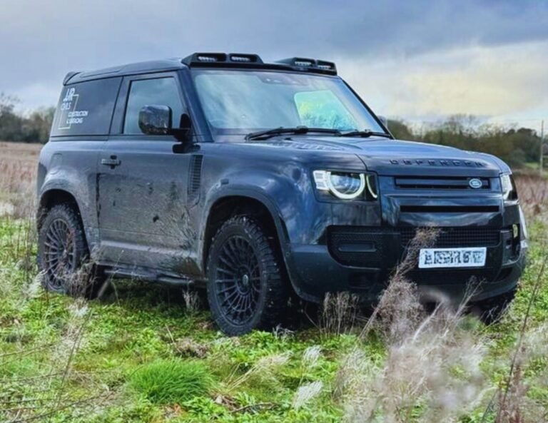 Land Rover Defender - Smash Paintwork